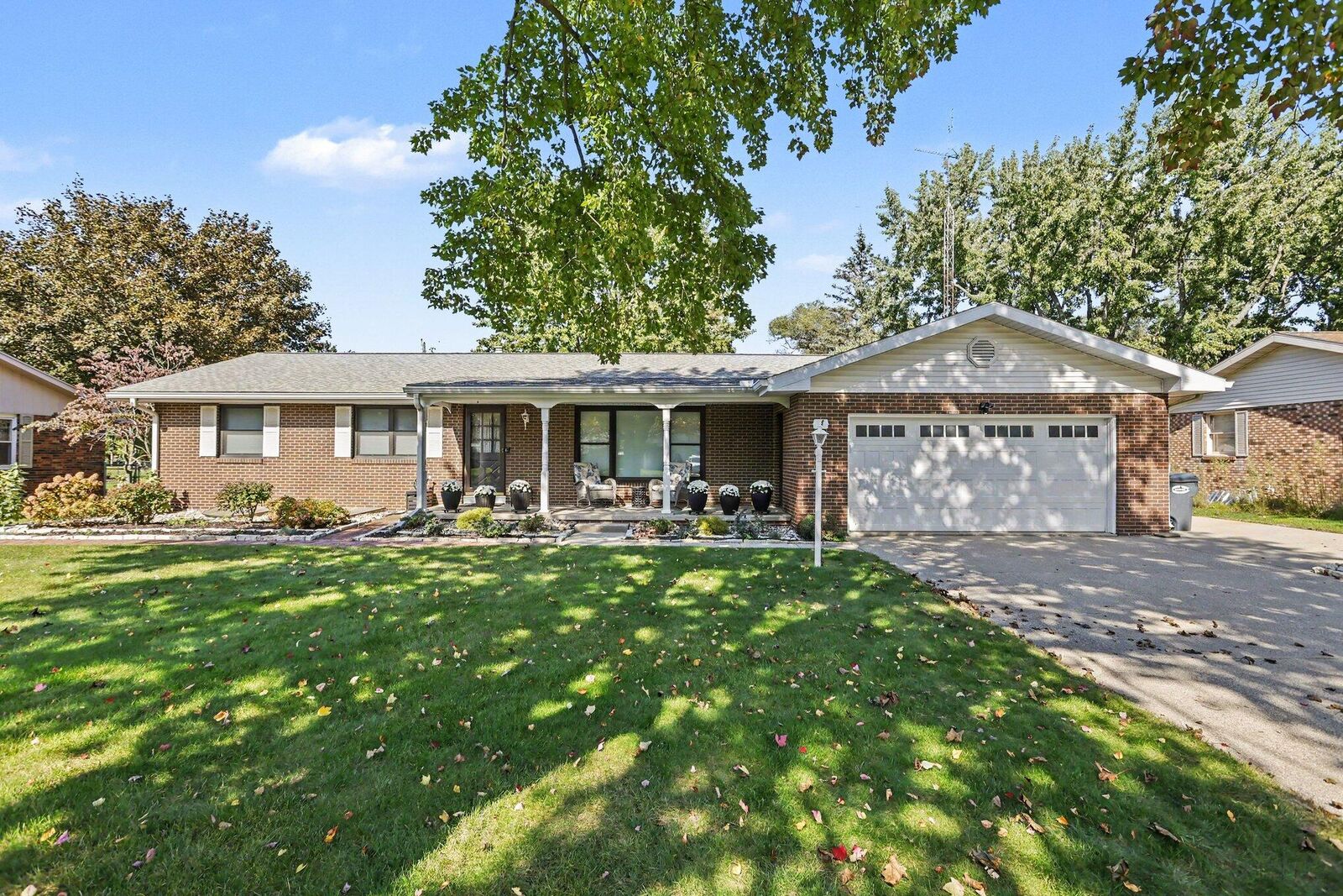 Property Photo:  1627 Old Hickory Lane  MI 49085 