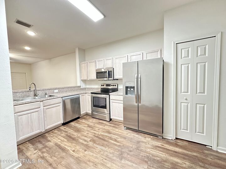 Property Photo: 304 Southern Branch Lane FL 32259
