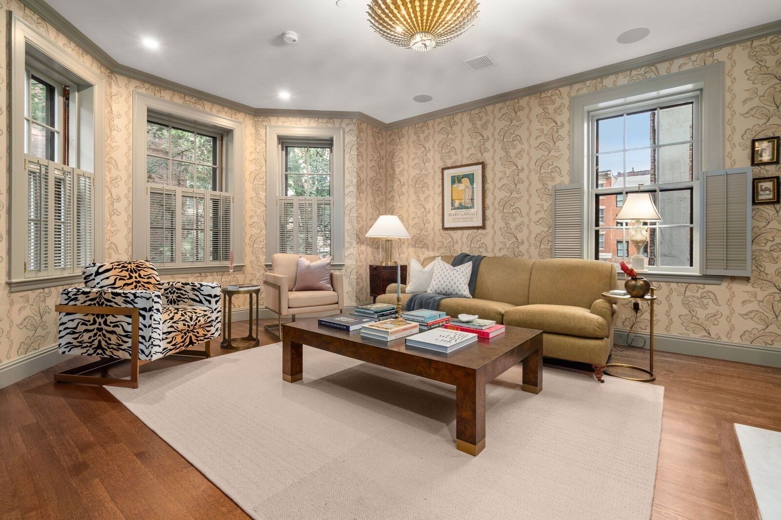 Property Photo:  4 West Hill Place 4  MA 02114 