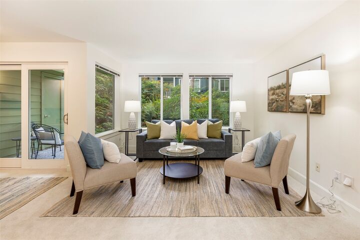 Property Photo:  300 N 130th Street 4103  WA 98133 