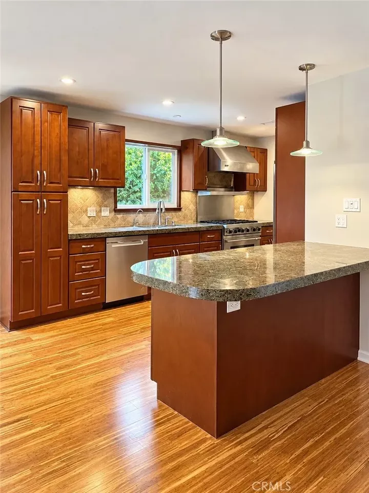 Property Photo:  6711 Dannyboyar  CA 91307 