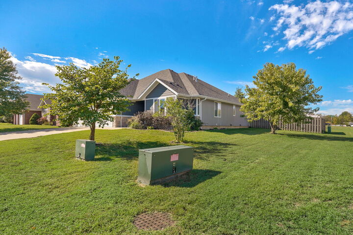 Property Photo:  1309 S Appomattox Avenue  MO 65738 