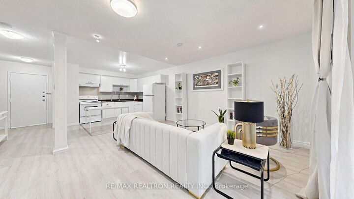 Property Photo:  10 Moonstone Byway 151  ON M2H 3J3 
