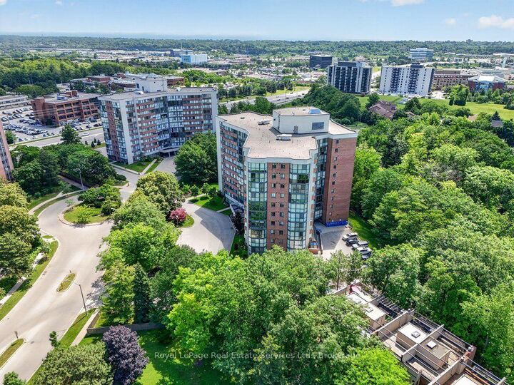 Property Photo:  1240 Marlborough Court 1105  ON L6H 3K7 