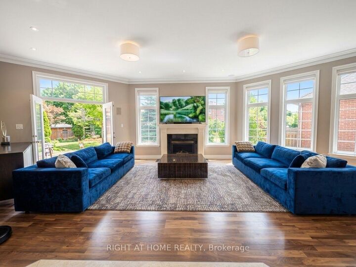 Property Photo:  208 Burton Grove  ON L7B 1C7 