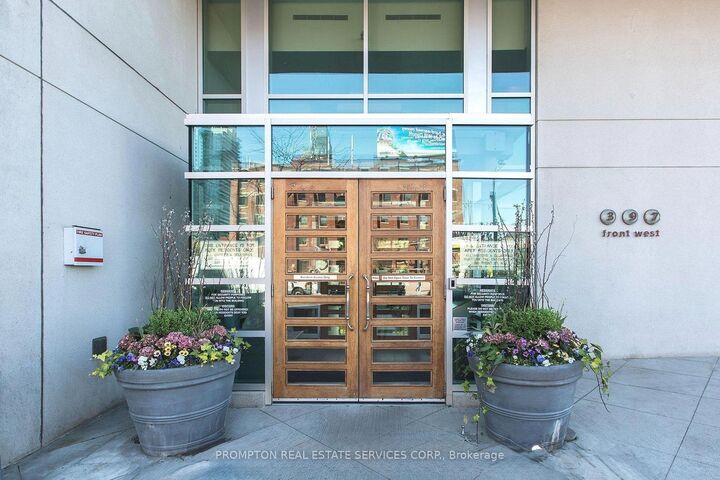 Property Photo:  397 Front Street W 1808  ON M5V 3S1 
