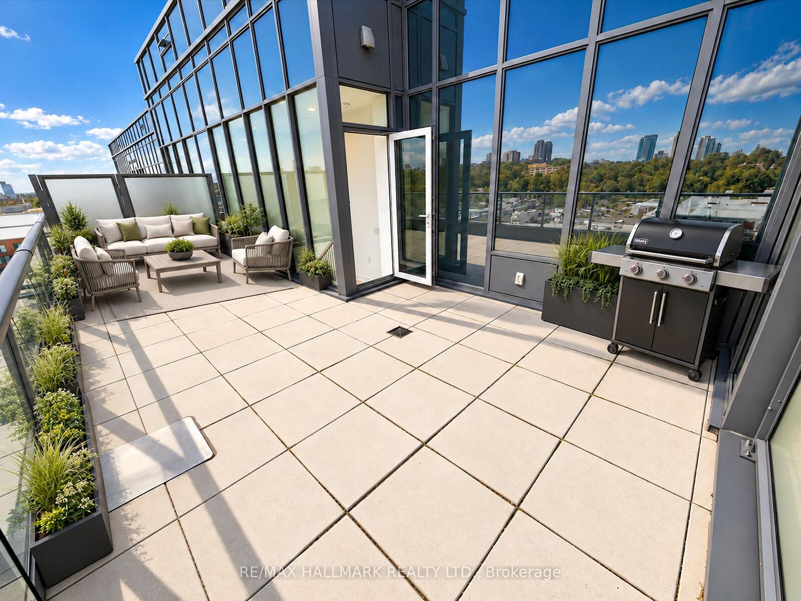 Property Photo:  500 Dupont Street Ph06  ON M6G 0B8 