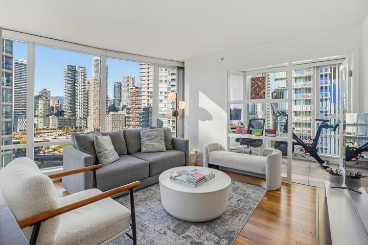 Property Photo:  1438 Richards Street 1906  BC V6Z 3B8 