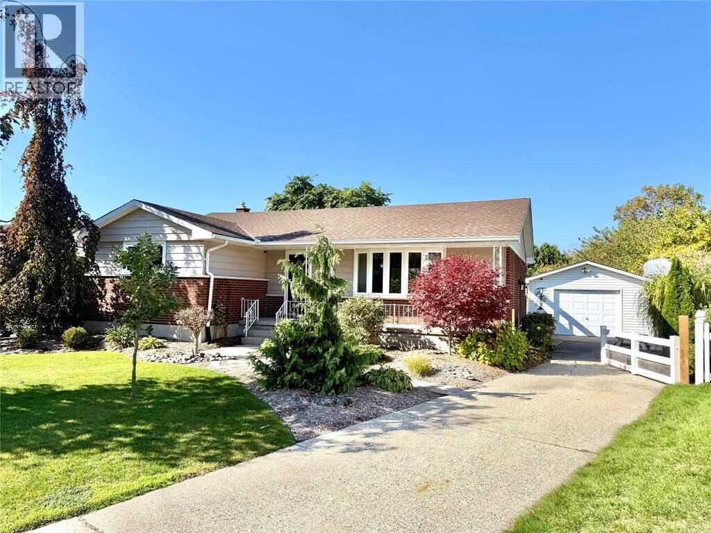 Property Photo:  820 Woodward Crescent  ON N7V 2E6 