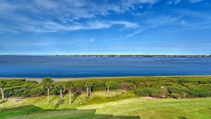 Property Photo: 1010 Tidewater Shores Loop 406 FL 34208