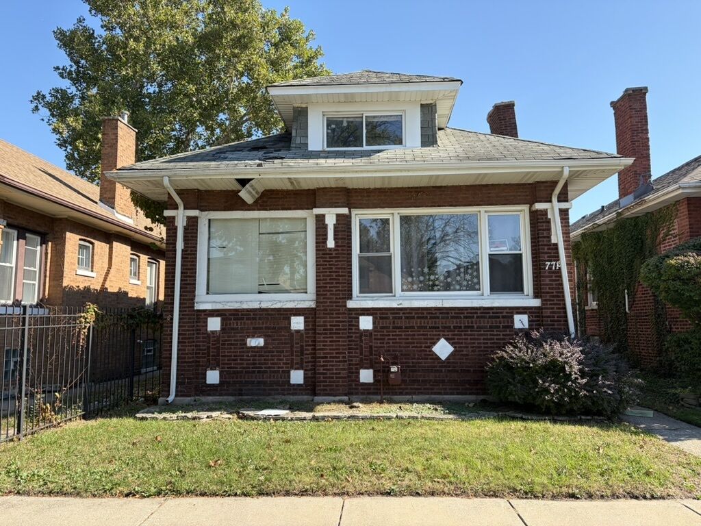 Property Photo:  7719 S Oglesby Avenue  IL 60649 