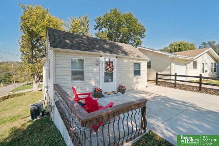 Property Photo: 1424 Main Street NE 68048