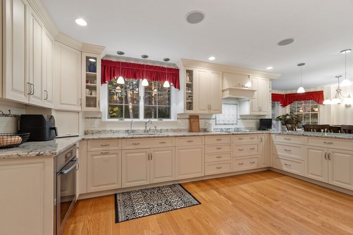 Property Photo:  125 Chestnut St  MA 01742 