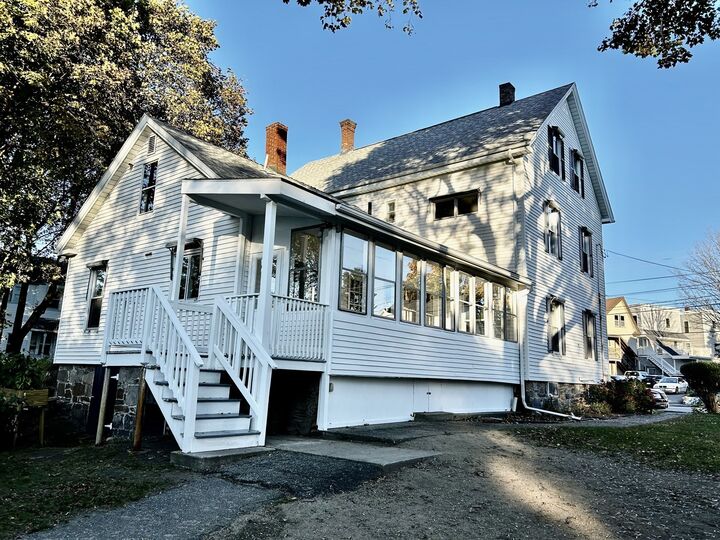 Property Photo:  21 Waverley 21  MA 01845 
