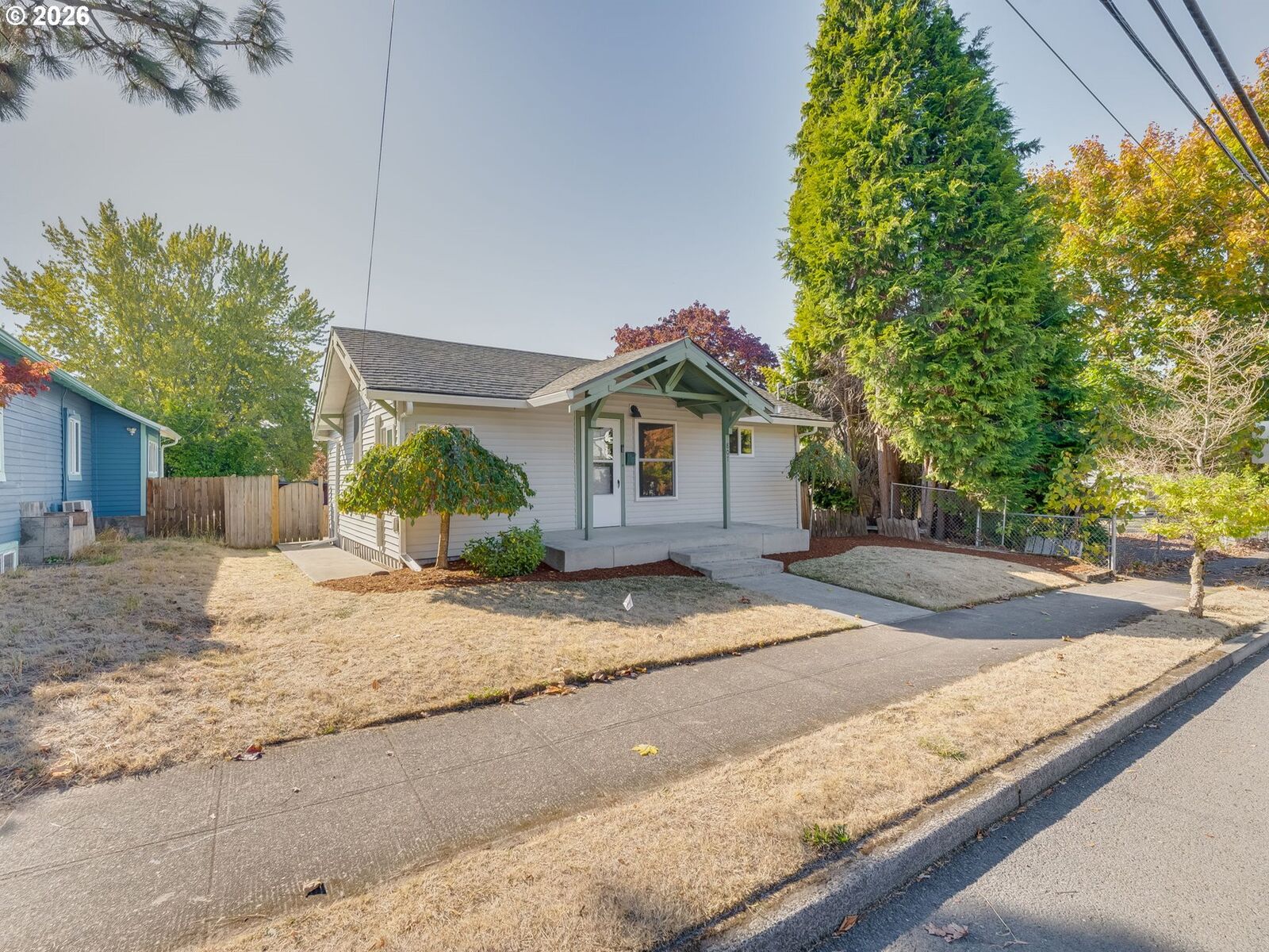 Property Photo:  807 W 39th St  WA 98660 