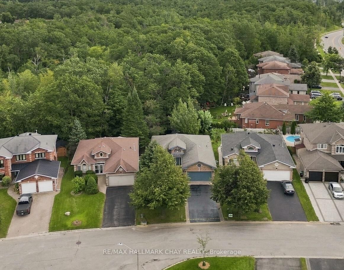 Property Photo:  3 Maw Court  ON L4N 7X7 