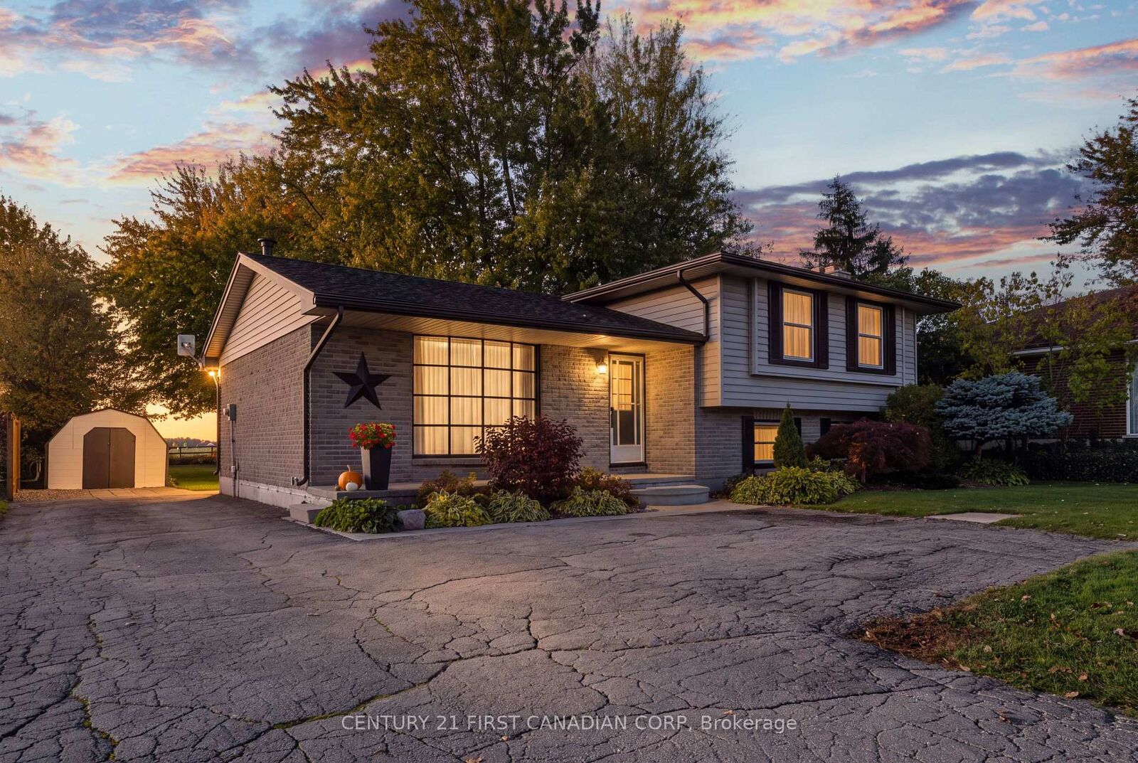 Property Photo:  32831 Richmond Street  ON N0M 2J0 