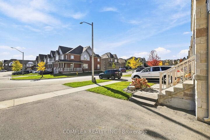 Property Photo:  61 Lyle Drive  ON L1C 0V8 