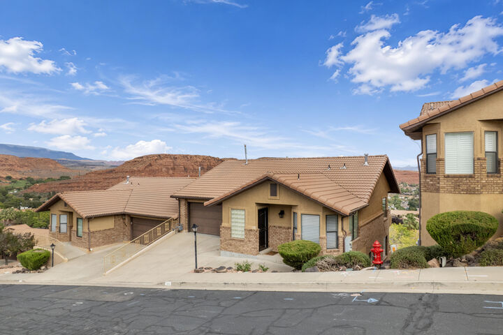 Property Photo:  556 N Ridgecrest Cir  UT 84770 