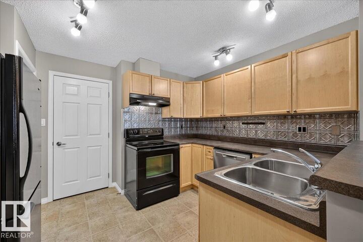 Property Photo:  3040 Spence Wynd SW 67  AB T6X 1N7 