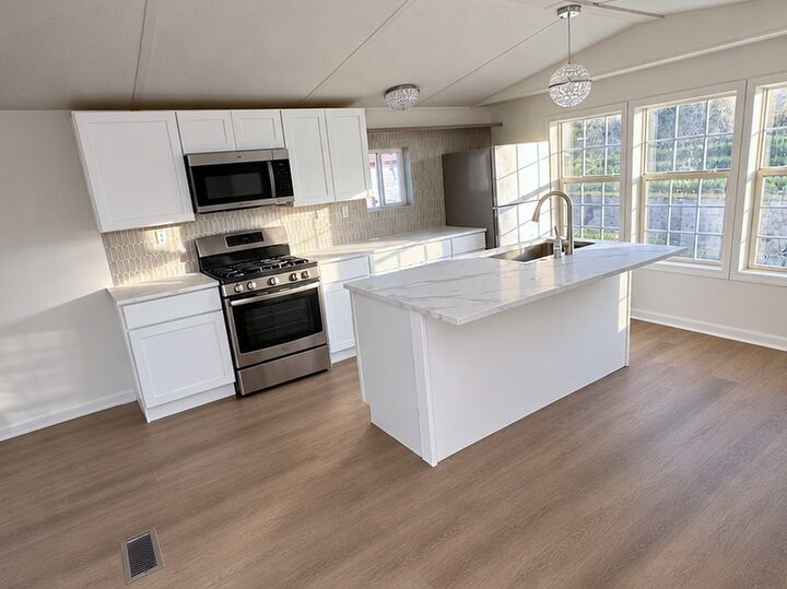 Property Photo: 4001 E 134th Street 69 IL 60633