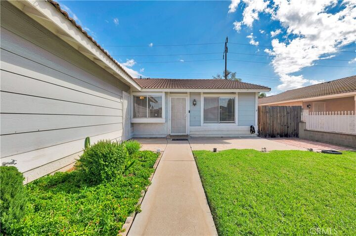 Property Photo:  13416 Oak Dell  CA 92553 