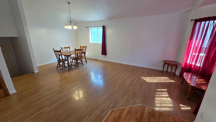 Property Photo:  155 Applefield Close SE  AB T2A 7P9 