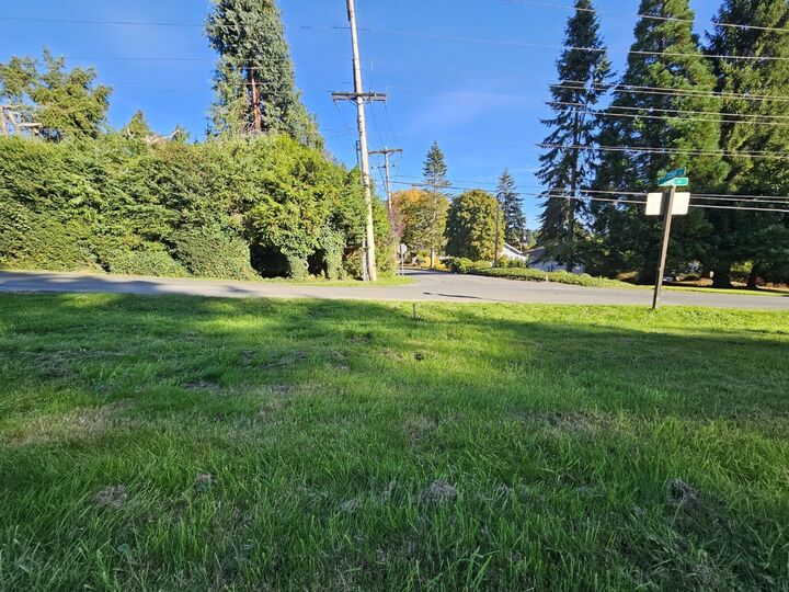 Property Photo: 2200 Lake Ave #1 WA 98290