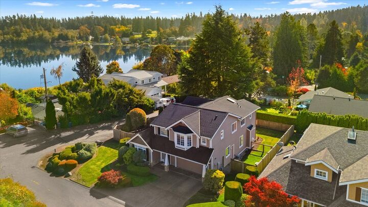 Property Photo:  24014  74th Avenue W  WA 98026 