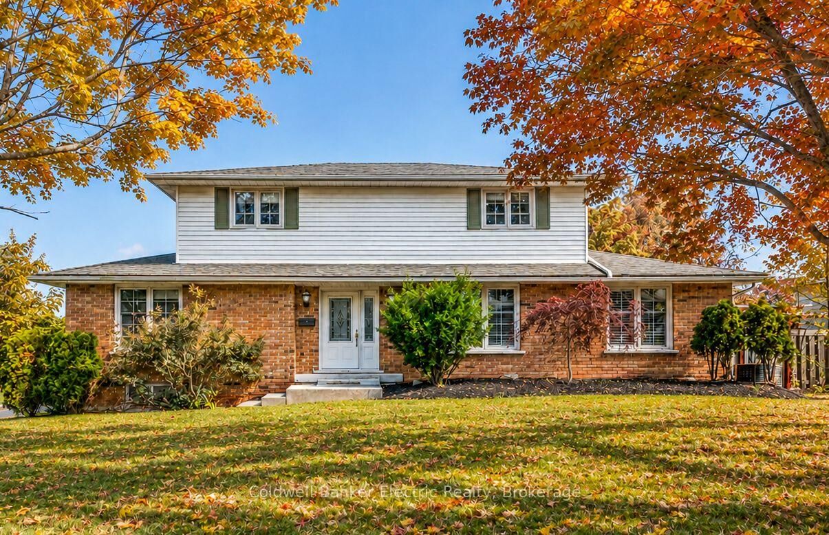 Property Photo:  958 Smithside Court  ON K9J 8E2 