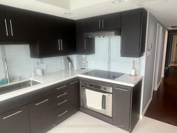 Property Photo:  65 Harbour Square 2302  ON M5J 2L4 