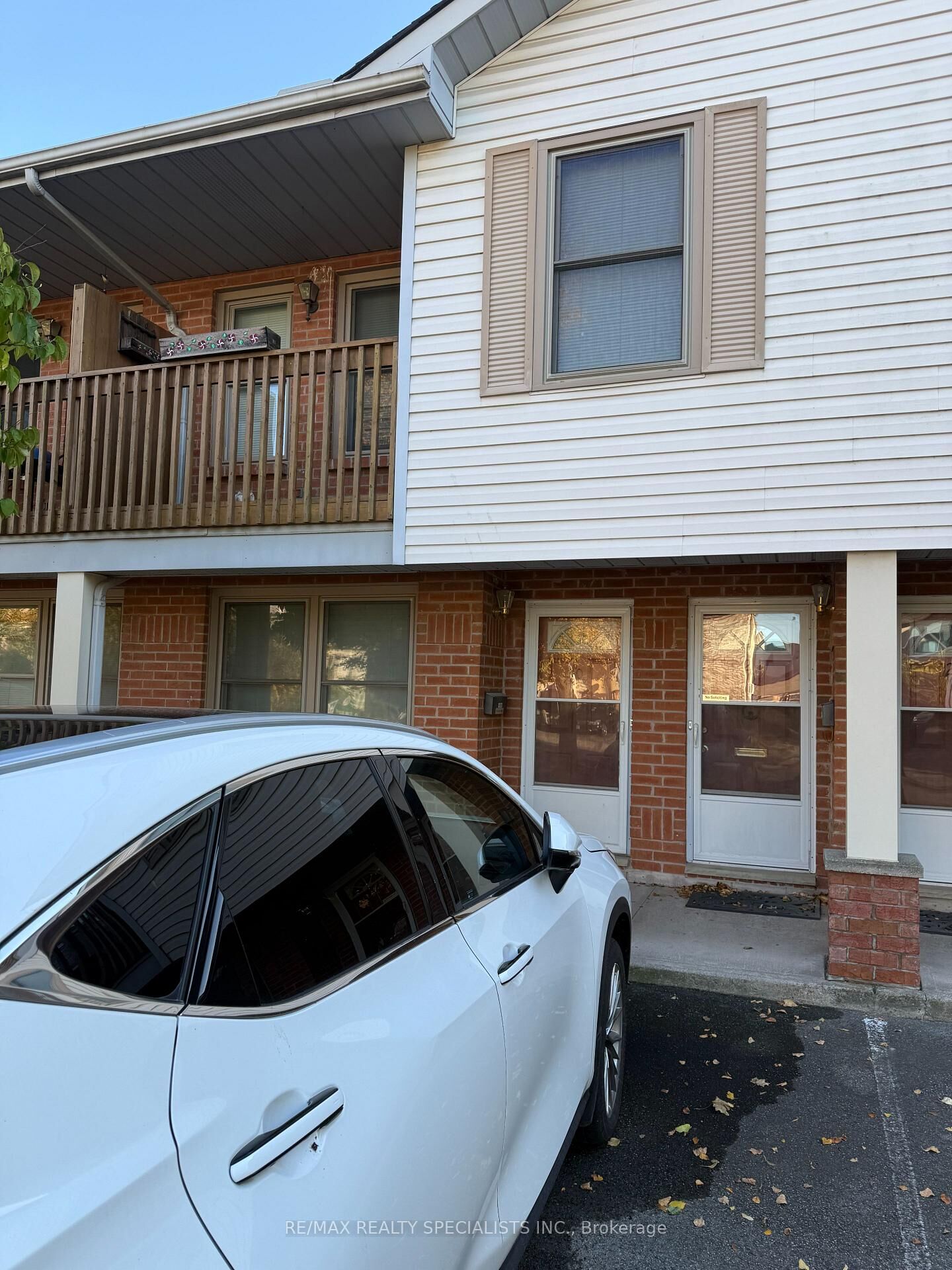 Property Photo:  2 Walnut Street 208  ON L2T 1H3 