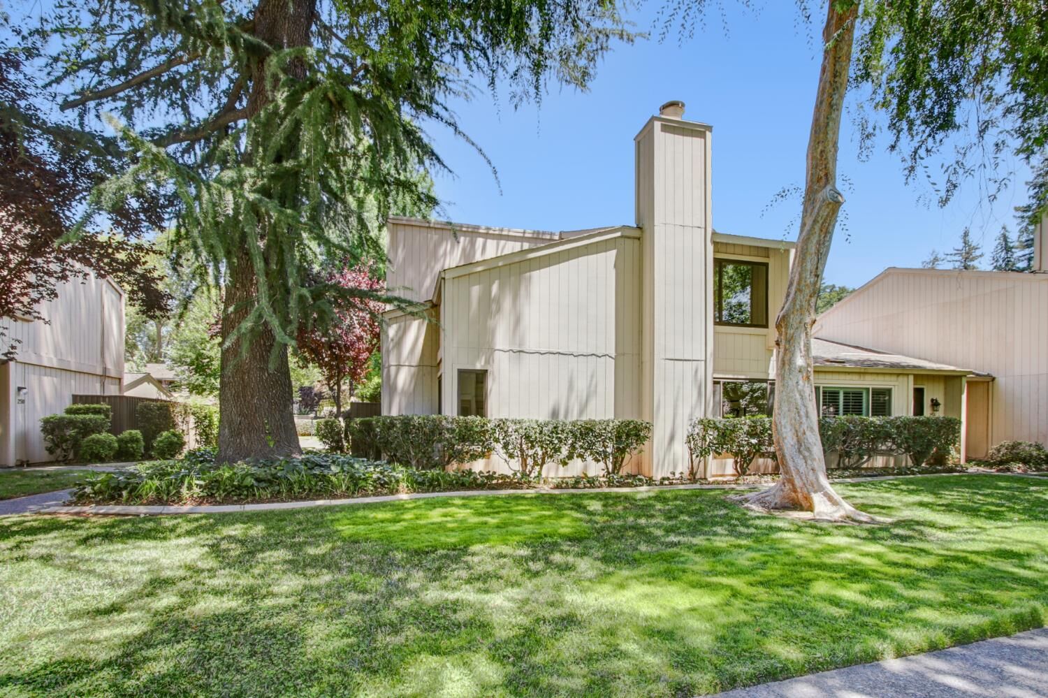 Property Photo: 252 Hartnell Place CA 95825