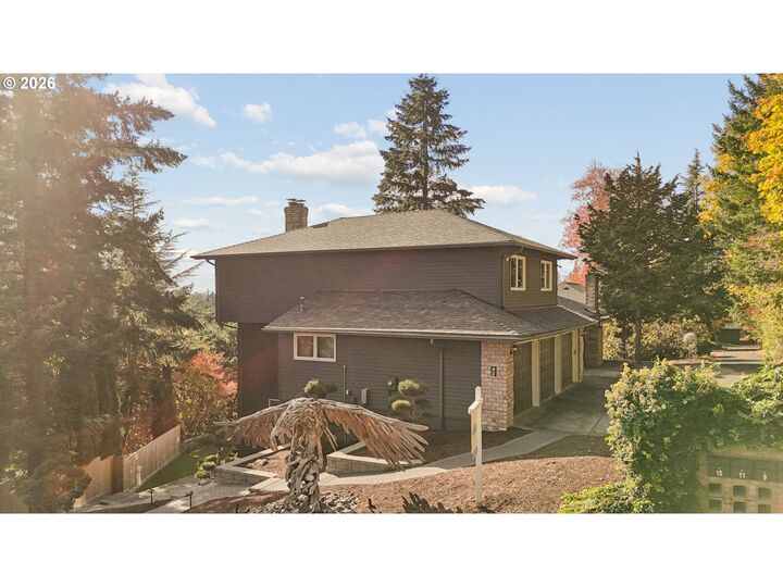 Property Photo:  15 SW 68th Ave  OR 97225 