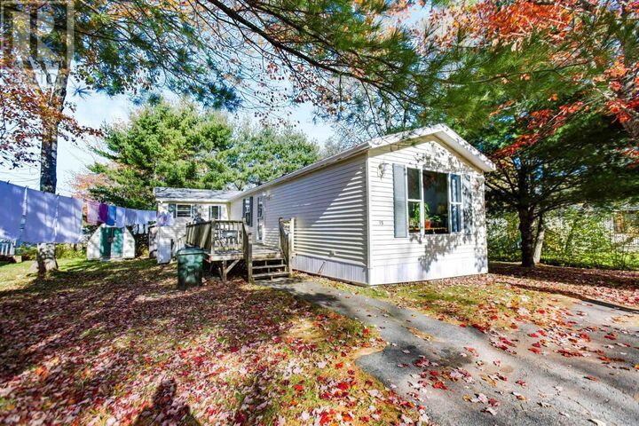 Property Photo:  15 Woodlawn Drive  NS B4H 4K5 