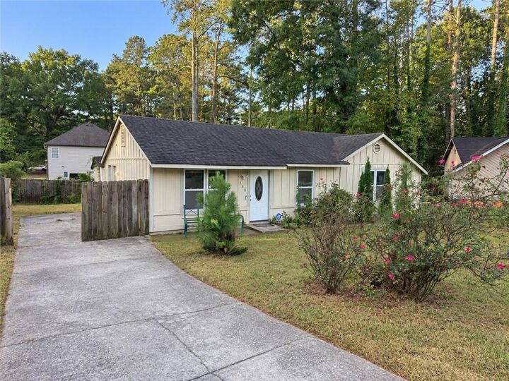 Property Photo: 158 Ashwood Court GA 30274
