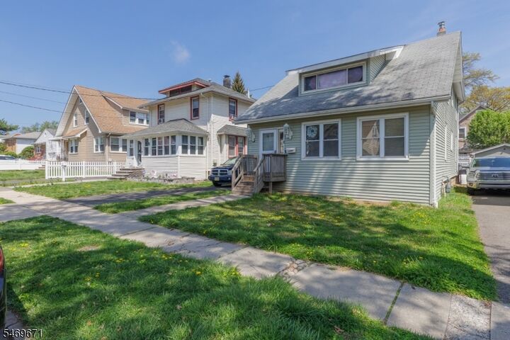 Property Photo:  427 Robins St  NJ 07203 