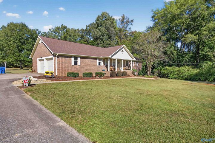 Property Photo: 2660 Brierwood Drive AL 35903