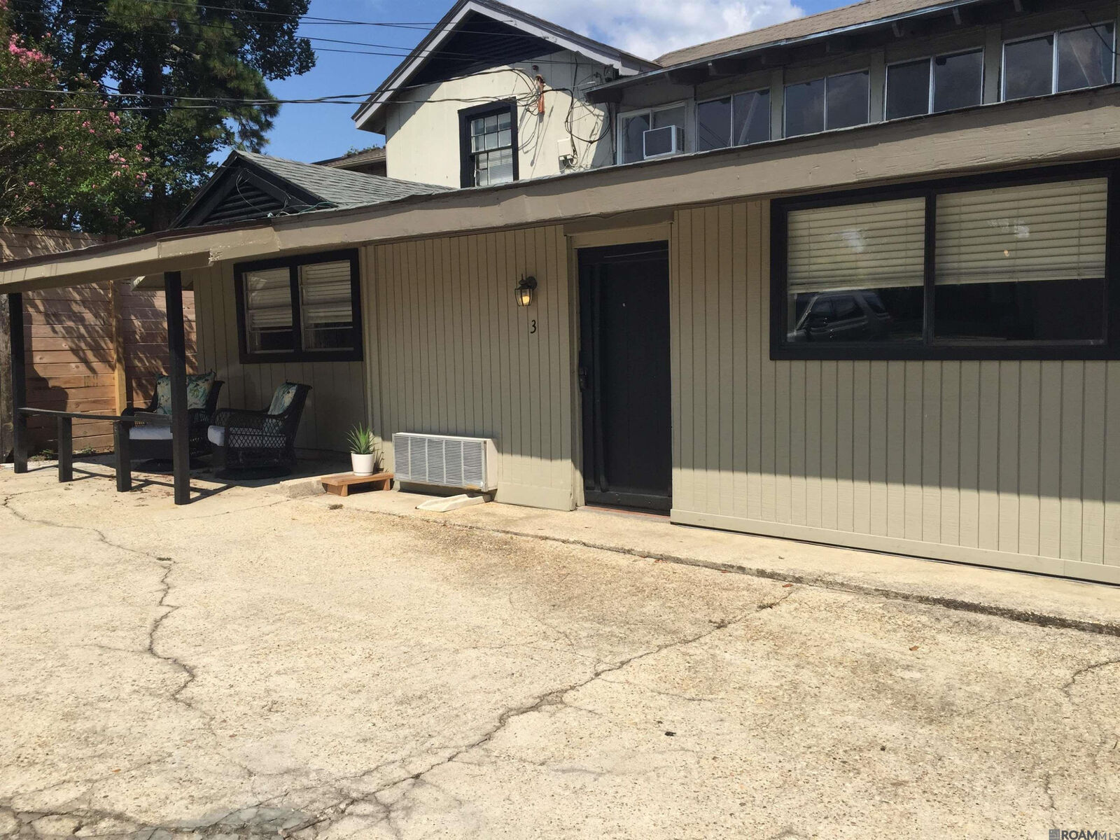 Property Photo:  879 S Eugene St  LA 70806 