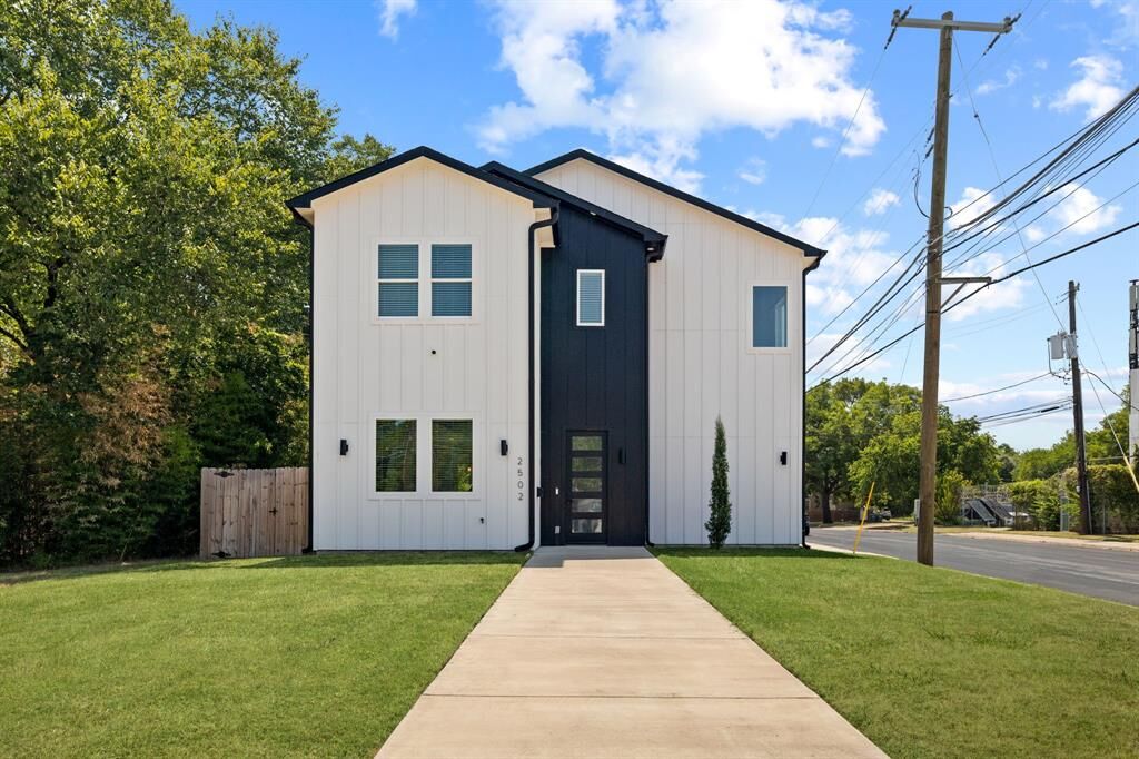 Property Photo:  2502 Elsie Faye Heggins Street  TX 75215 
