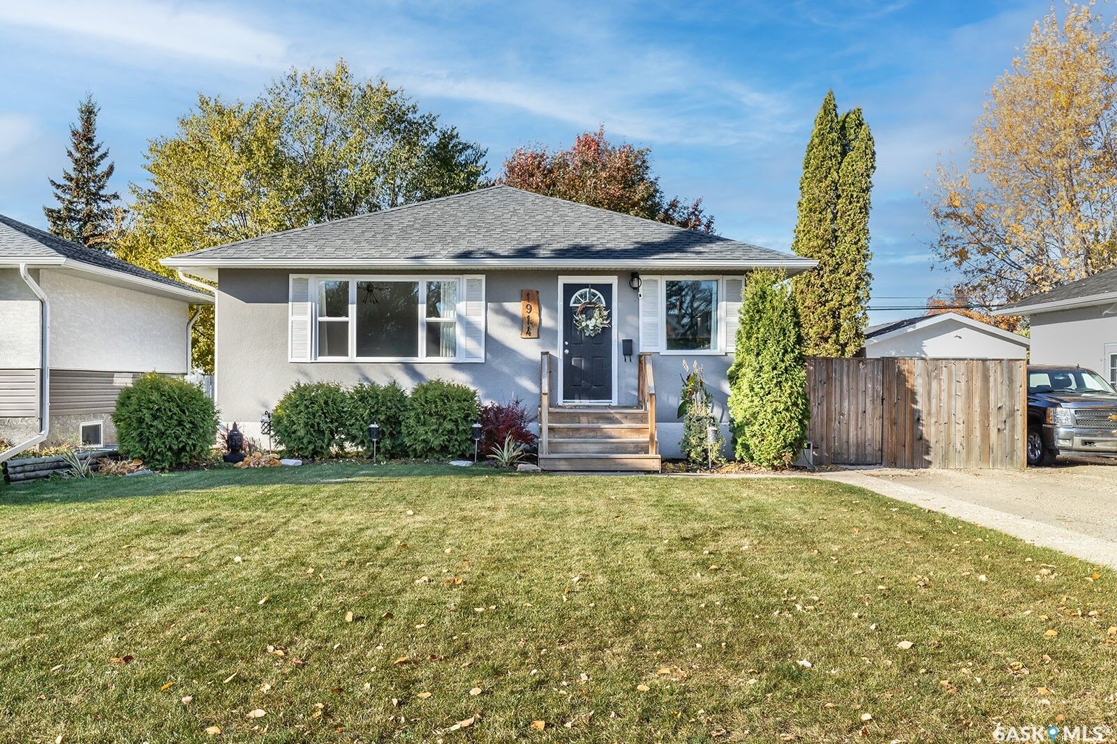 Property Photo: 1914 Lansdowne Avenue SK S7J 1G3