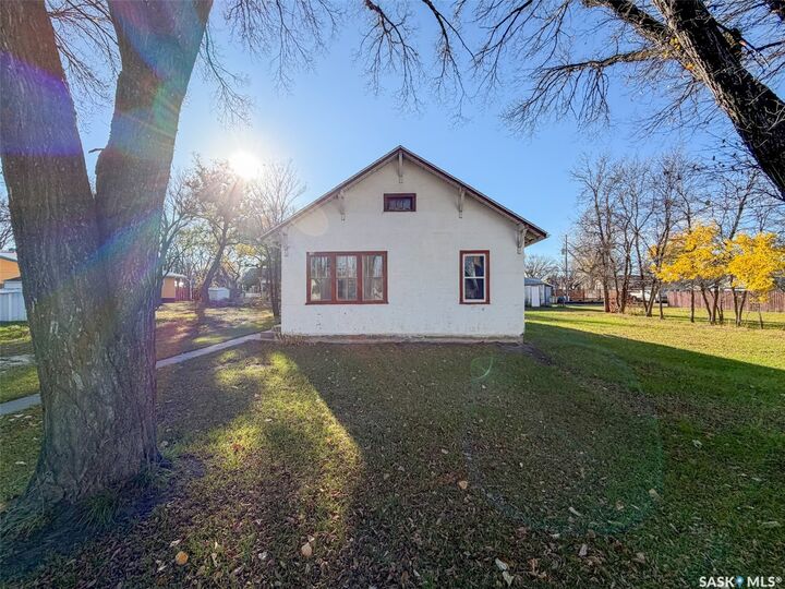 Property Photo: 431 1st Street W SK S0N 2M0