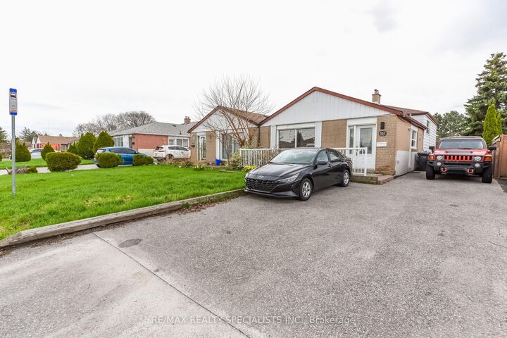 Property Photo:  137 Avondale Boulevard Upper Portion  ON L6T 1H5 