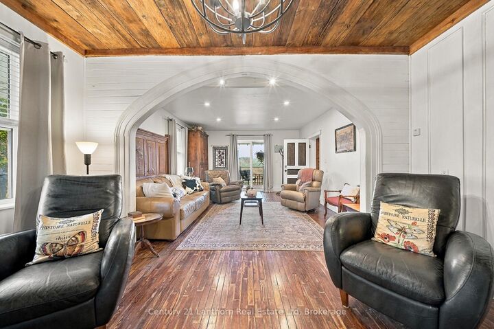 Property Photo:  382 Front Street  ON K8V 4P8 
