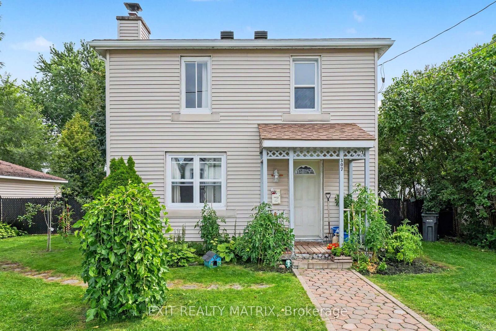 Property Photo:  307 West Street  ON K6A 2P8 
