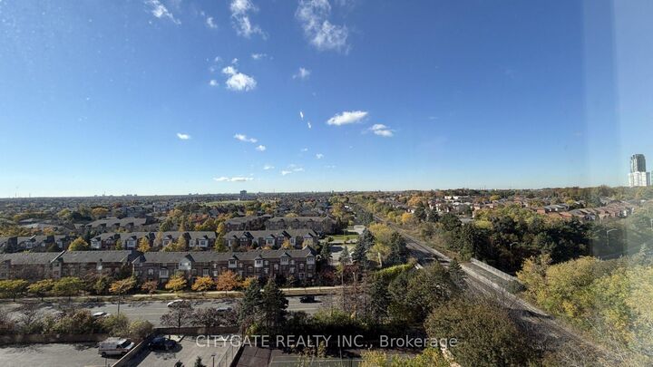 Property Photo:  135 Hillcrest Avenue 1111  ON L5B 4B1 