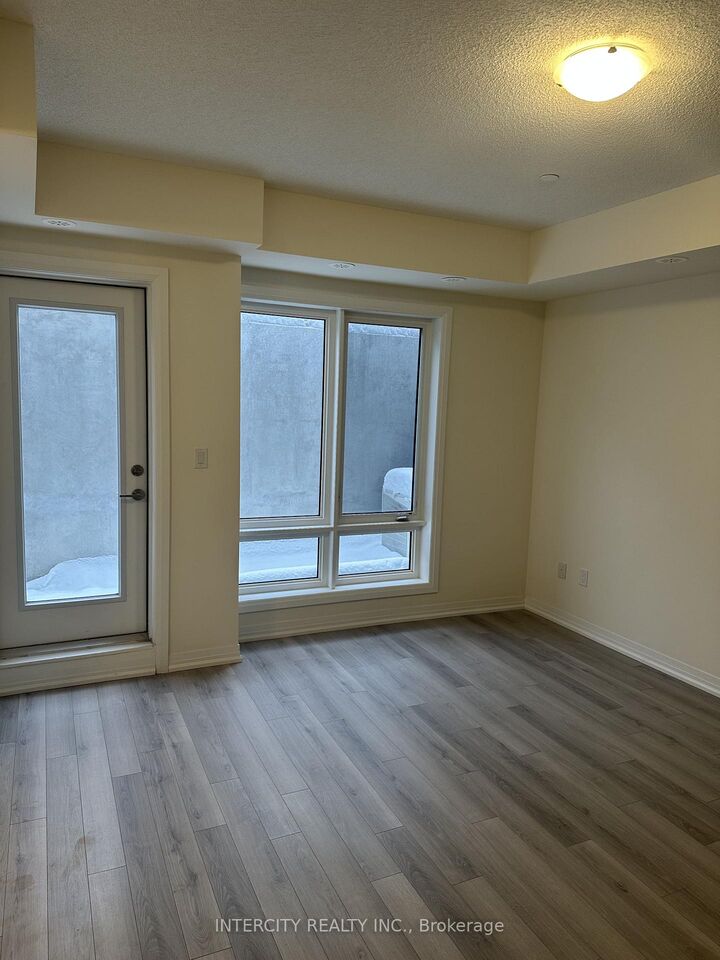 Property Photo:  245 McLevin Avenue 13  ON M1B 0E8 