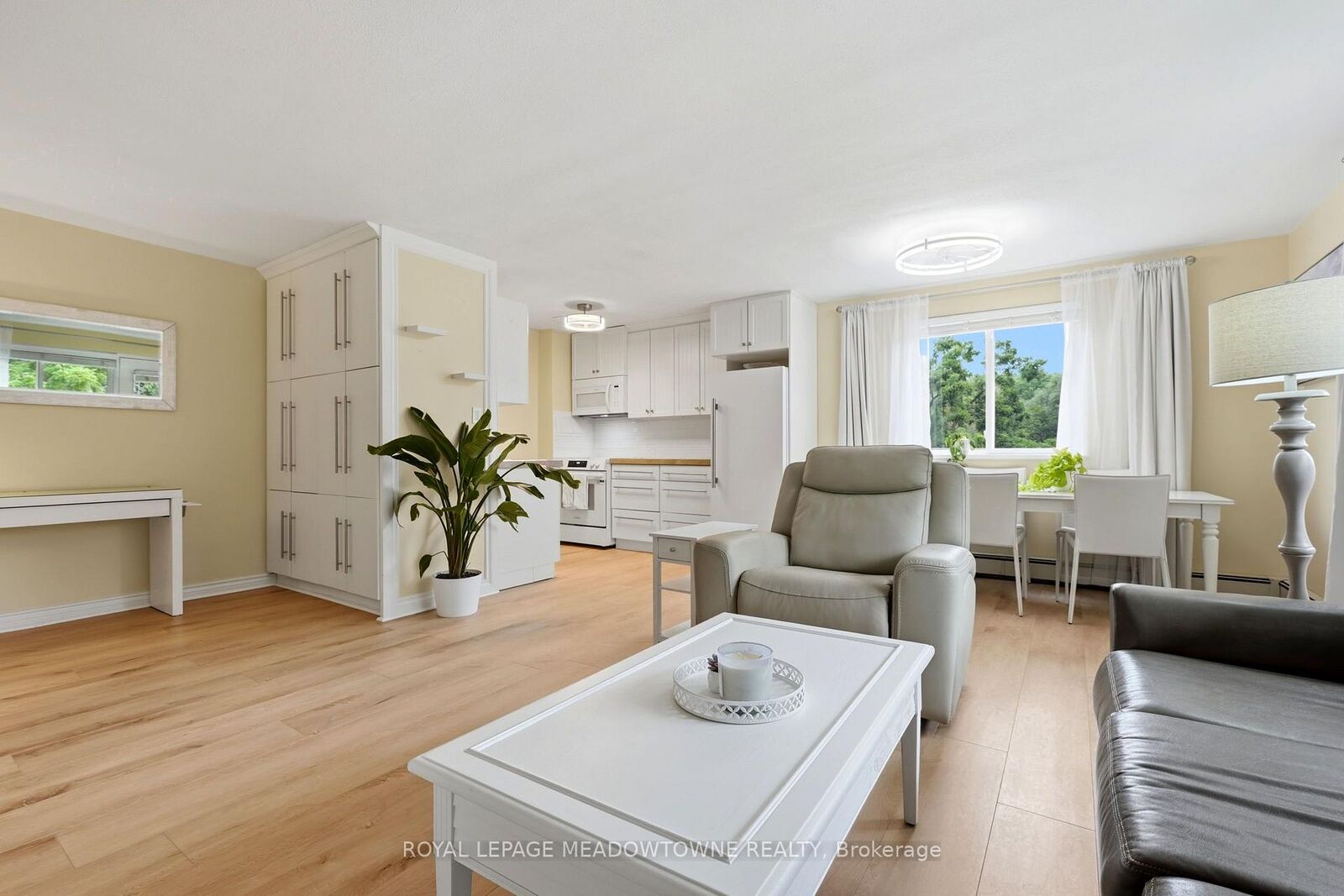 Property Photo:  49 Park Avenue 301  ON L7G 3H9 