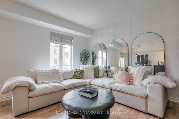Property Photo: 46 East Liberty Street 524 ON M6K 3P2