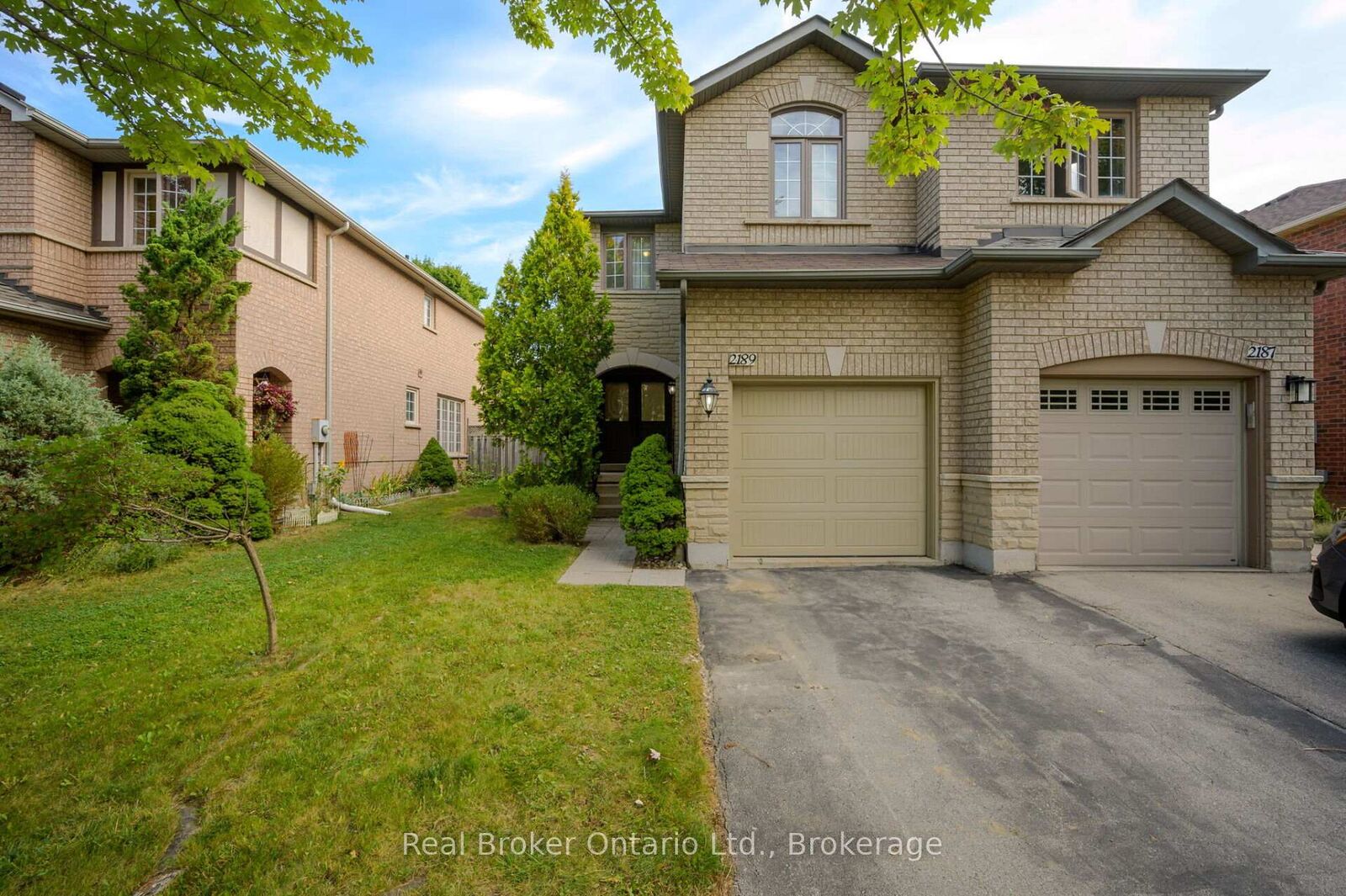 Property Photo:  2189 Shorncliffe Boulevard  ON L6M 3X2 